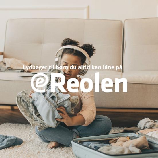 Pige pakker kuffert og lytter til lydbog